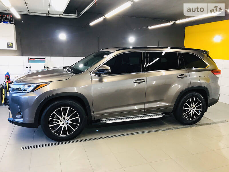 Позашляховик / Кросовер Toyota Highlander 2017 в Дніпрі фото 6 Позашляховик / Кросовер Toyota Highlander 2017 в Дніпрі