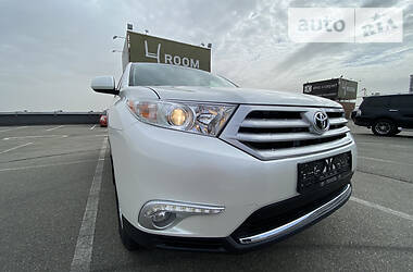 Позашляховик / Кросовер Toyota Highlander 2012 в 
