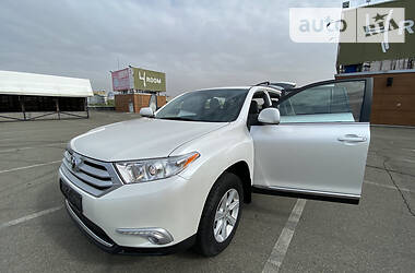 Позашляховик / Кросовер Toyota Highlander 2012 в 