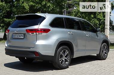 Внедорожник / Кроссовер Toyota Highlander 2017 в Днепре