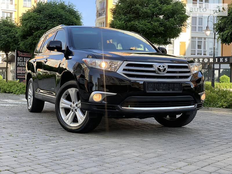 Позашляховик / Кросовер Toyota Highlander 2012 в 