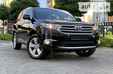 Позашляховик / Кросовер Toyota Highlander 2012 в 