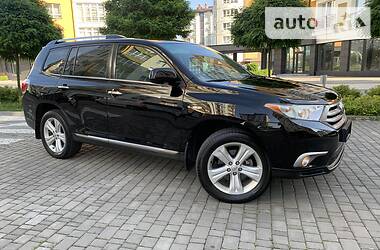 Позашляховик / Кросовер Toyota Highlander 2012 в 