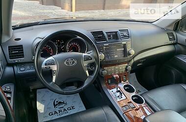 Позашляховик / Кросовер Toyota Highlander 2012 в 