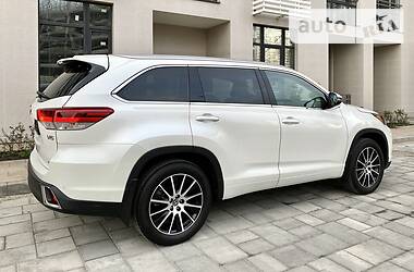 Внедорожник / Кроссовер Toyota Highlander 2018 в Киеве