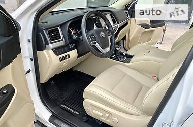 Внедорожник / Кроссовер Toyota Highlander 2018 в Киеве