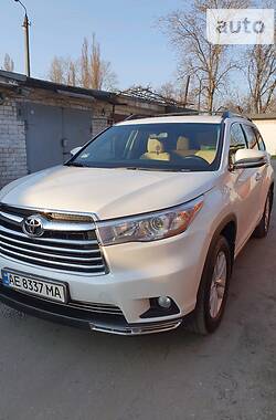 Внедорожник / Кроссовер Toyota Highlander 2015 в Кривом Роге