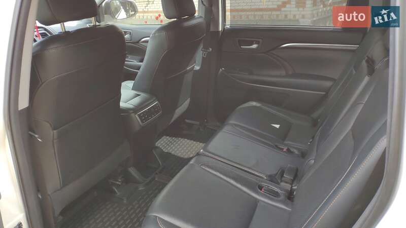 Внедорожник / Кроссовер Toyota Highlander 2014 в Умани