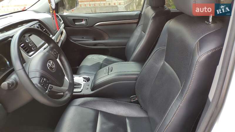 Внедорожник / Кроссовер Toyota Highlander 2014 в Умани