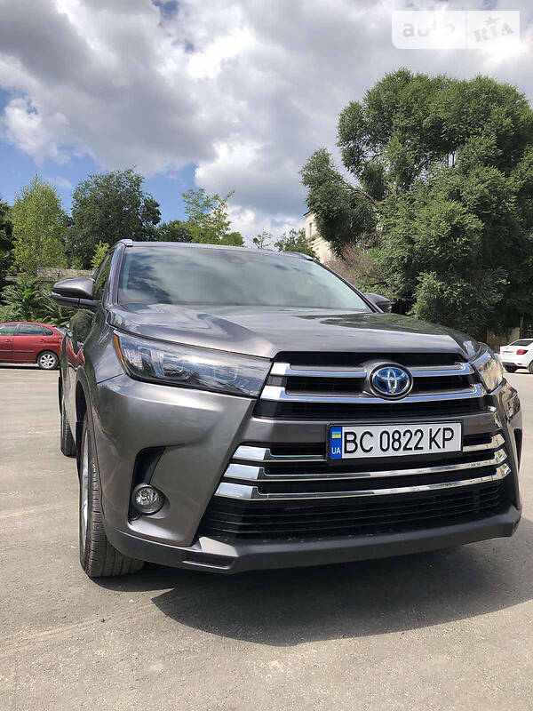 Позашляховик / Кросовер Toyota Highlander 2017 в Львові