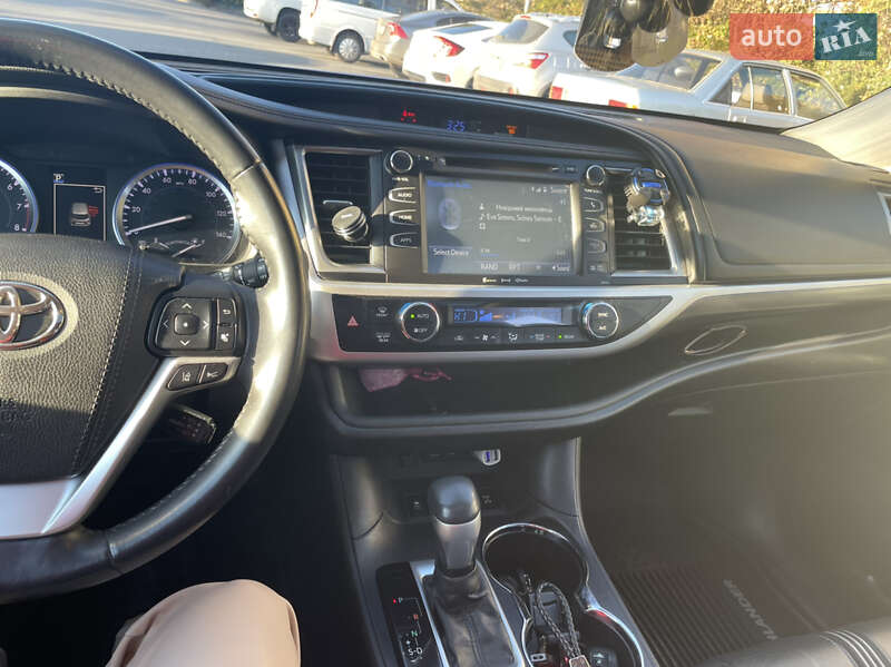 Внедорожник / Кроссовер Toyota Highlander 2017 в Бориславе