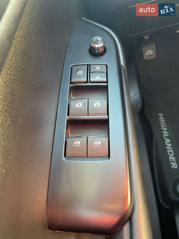 Внедорожник / Кроссовер Toyota Highlander 2017 в Бориславе