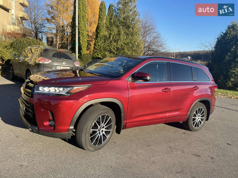Внедорожник / Кроссовер Toyota Highlander 2017 в Бориславе
