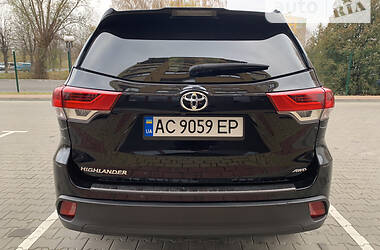 Универсал Toyota Highlander 2018 в Луцке