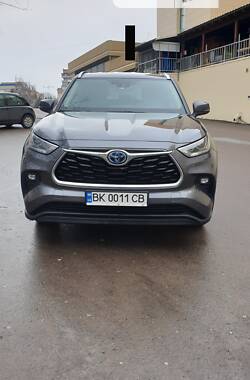 Внедорожник / Кроссовер Toyota Highlander 2021 в Ровно