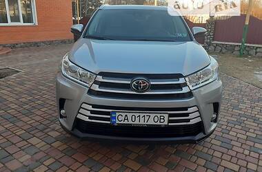 Внедорожник / Кроссовер Toyota Highlander 2018 в Умани