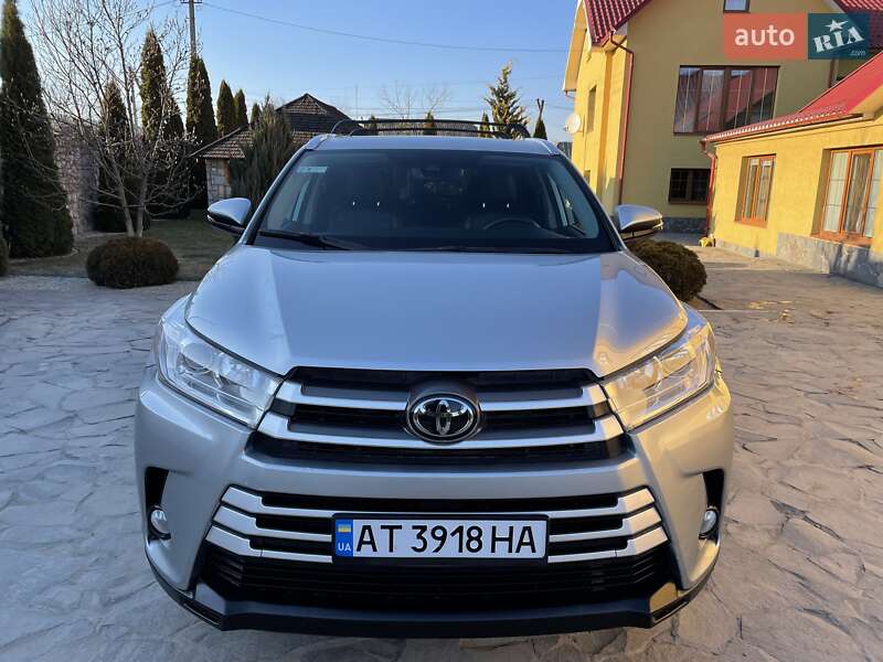 Внедорожник / Кроссовер Toyota Highlander 2018 в Ивано-Франковске