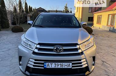 Внедорожник / Кроссовер Toyota Highlander 2018 в Ивано-Франковске