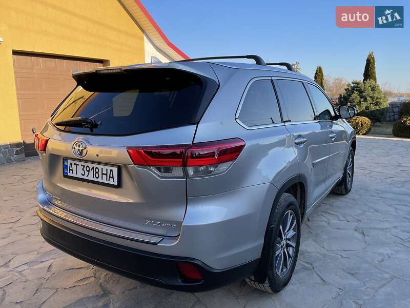 Внедорожник / Кроссовер Toyota Highlander 2018 в Ивано-Франковске
