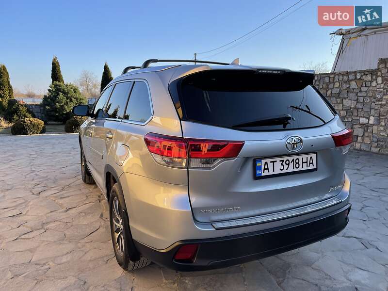 Внедорожник / Кроссовер Toyota Highlander 2018 в Ивано-Франковске
