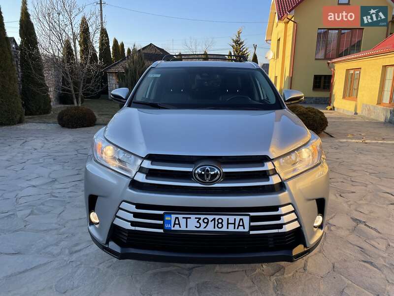 Внедорожник / Кроссовер Toyota Highlander 2018 в Ивано-Франковске