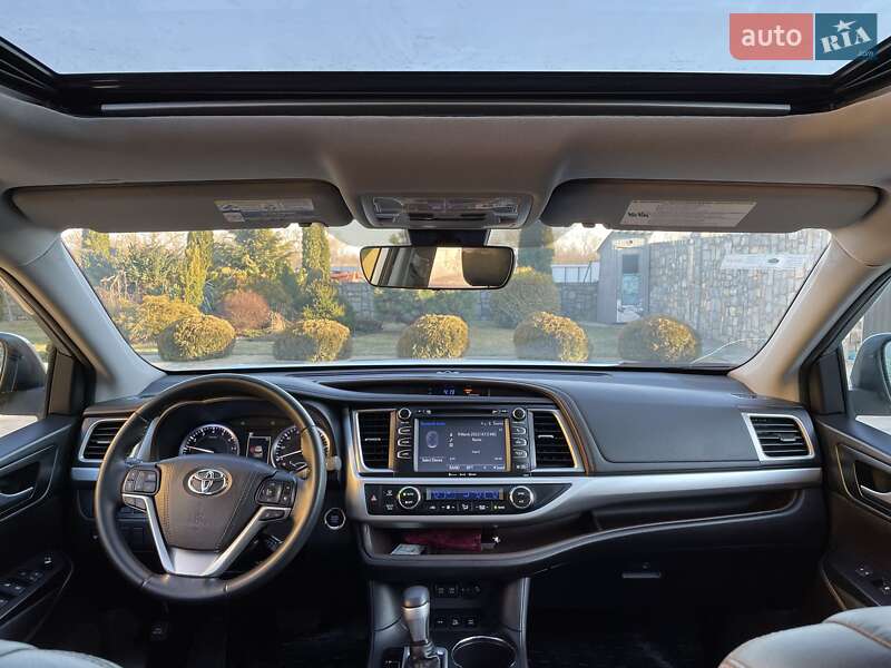 Внедорожник / Кроссовер Toyota Highlander 2018 в Ивано-Франковске