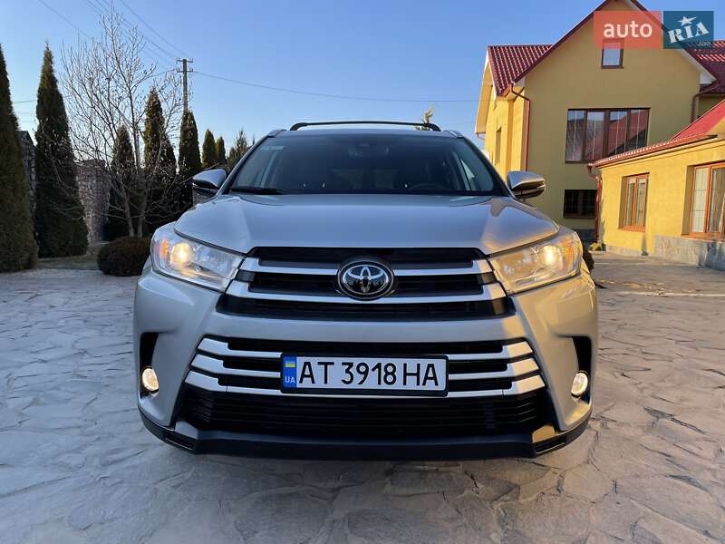 Внедорожник / Кроссовер Toyota Highlander 2018 в Ивано-Франковске