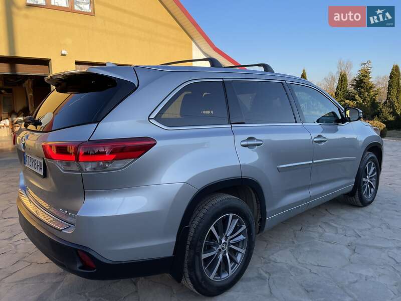 Внедорожник / Кроссовер Toyota Highlander 2018 в Ивано-Франковске