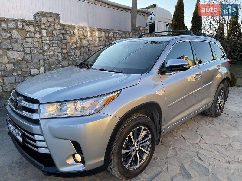 Внедорожник / Кроссовер Toyota Highlander 2018 в Ивано-Франковске