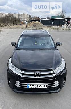 Внедорожник / Кроссовер Toyota Highlander 2018 в Луцке