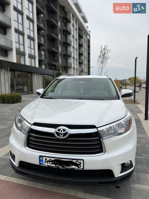 Внедорожник / Кроссовер Toyota Highlander 2015 в Ужгороде