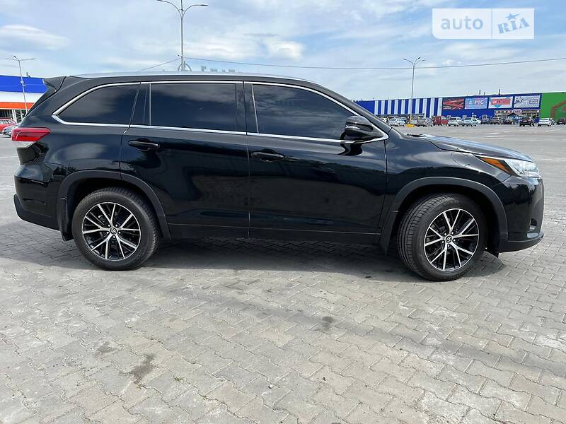 Внедорожник / Кроссовер Toyota Highlander 2017 в Черновцах