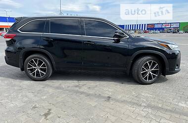 Внедорожник / Кроссовер Toyota Highlander 2017 в Черновцах