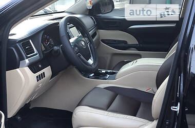 Внедорожник / Кроссовер Toyota Highlander 2014 в 