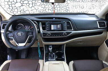 Внедорожник / Кроссовер Toyota Highlander 2014 в 