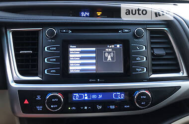 Внедорожник / Кроссовер Toyota Highlander 2014 в 