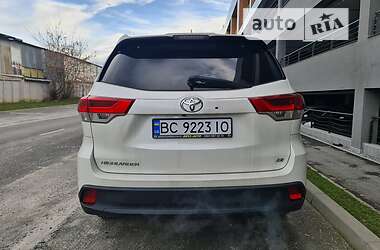 Позашляховик / Кросовер Toyota Highlander 2018 в Львові