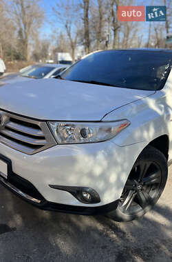 Внедорожник / Кроссовер Toyota Highlander 2013 в Днепре