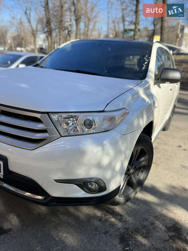 Внедорожник / Кроссовер Toyota Highlander 2013 в Днепре