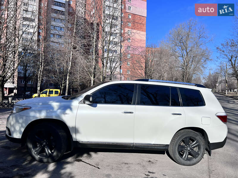 Внедорожник / Кроссовер Toyota Highlander 2013 в Днепре