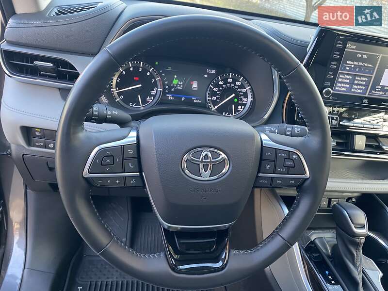 Внедорожник / Кроссовер Toyota Highlander 2020 в Кропивницком