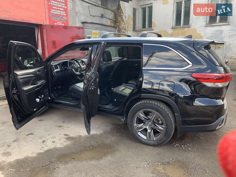Позашляховик / Кросовер Toyota Highlander 2017 в Львові