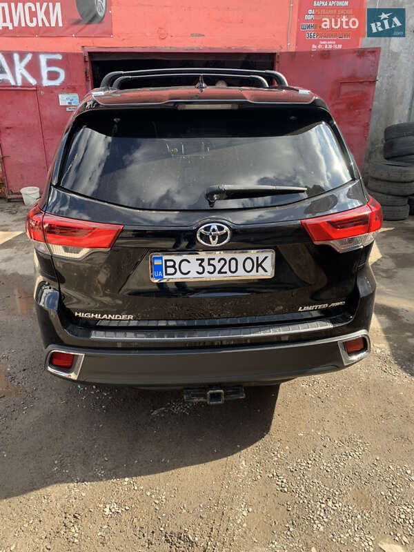 Позашляховик / Кросовер Toyota Highlander 2017 в Львові
