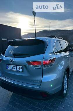 Позашляховик / Кросовер Toyota Highlander 2015 в 