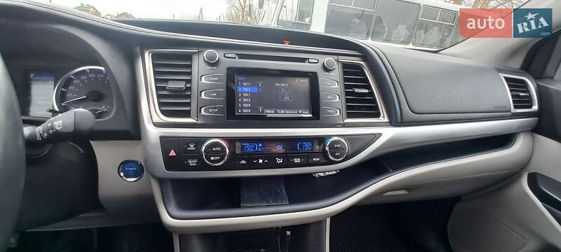 Внедорожник / Кроссовер Toyota Highlander 2018 в Чернигове