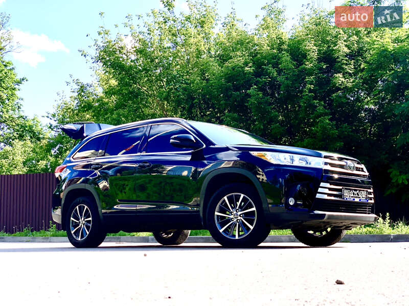 Позашляховик / Кросовер Toyota Highlander 2018 в Харкові
