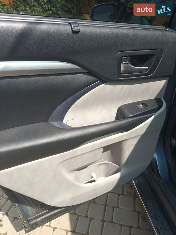 Позашляховик / Кросовер Toyota Highlander 2017 в Одесі