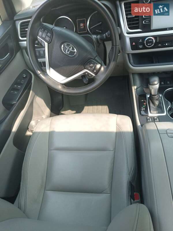 Позашляховик / Кросовер Toyota Highlander 2017 в Одесі