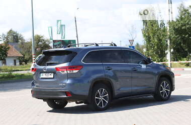 Внедорожник / Кроссовер Toyota Highlander 2017 в 