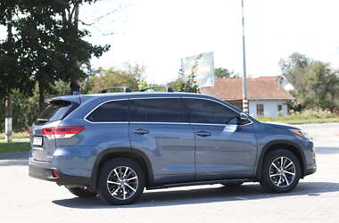 Внедорожник / Кроссовер Toyota Highlander 2017 в 